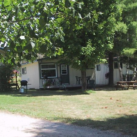 Colonial Bay Motel And Cottages Huntsville Eksteriør bilde
