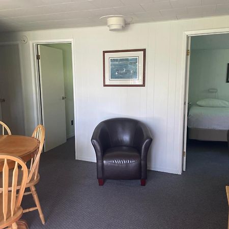 Colonial Bay Motel And Cottages Huntsville Eksteriør bilde