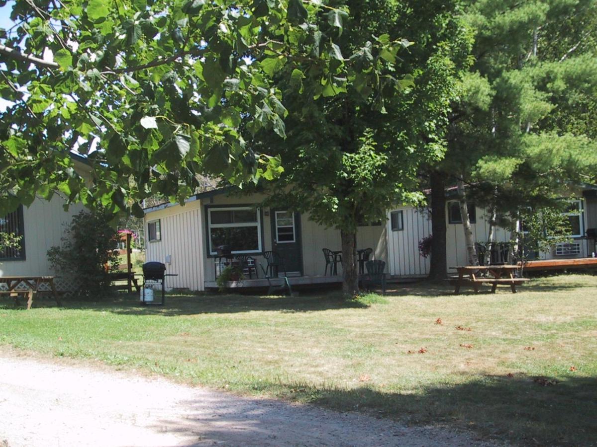 Colonial Bay Motel And Cottages Huntsville Eksteriør bilde