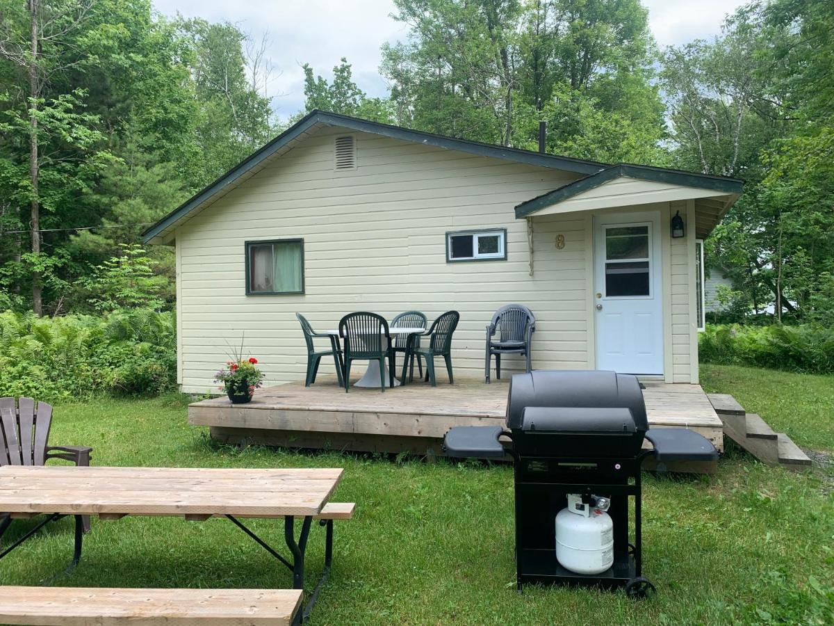 Colonial Bay Motel And Cottages Huntsville Eksteriør bilde