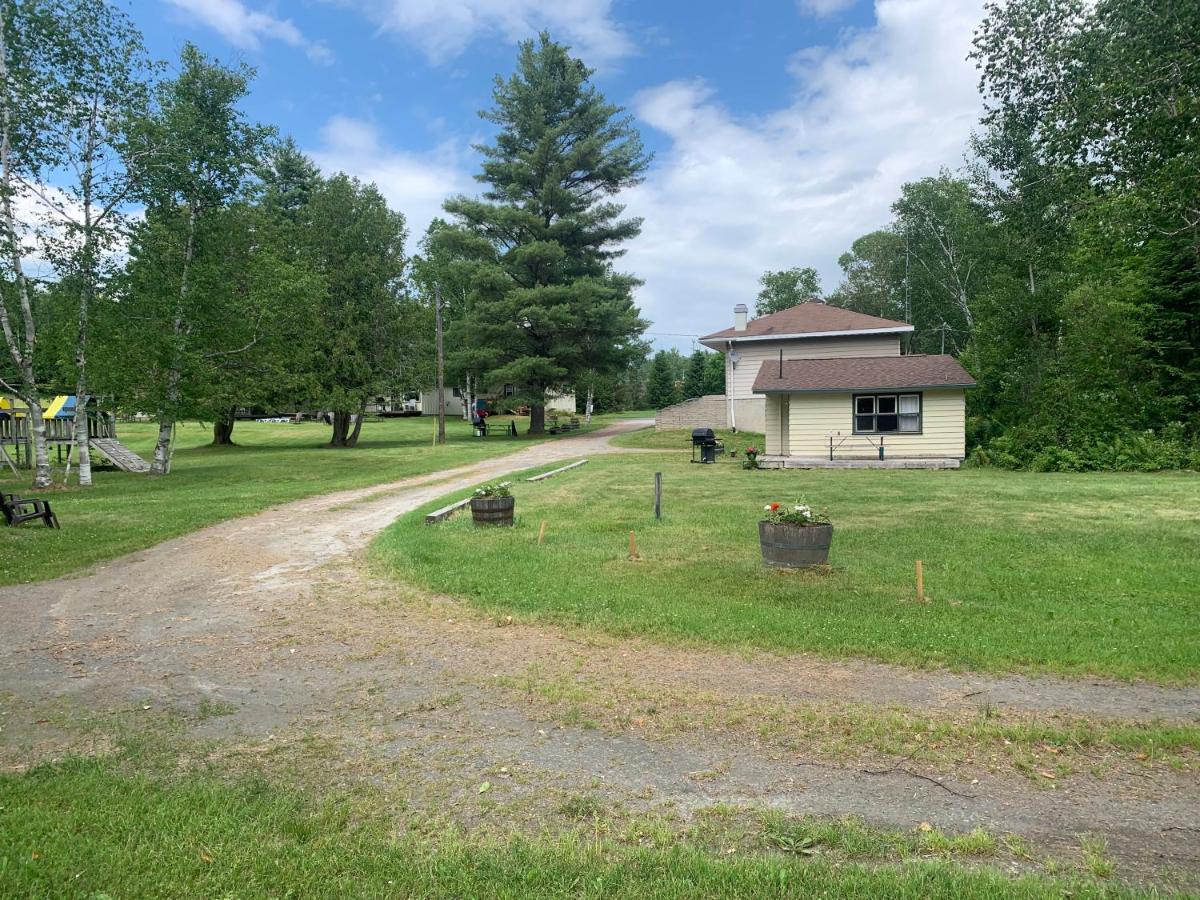 Colonial Bay Motel And Cottages Huntsville Eksteriør bilde