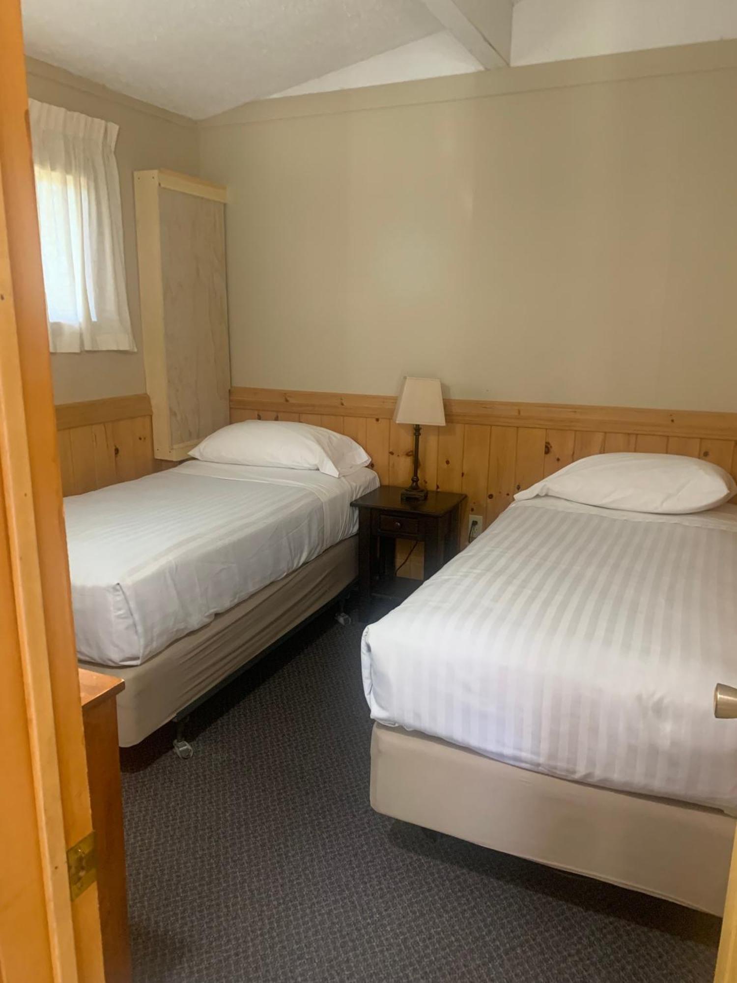 Colonial Bay Motel And Cottages Huntsville Eksteriør bilde
