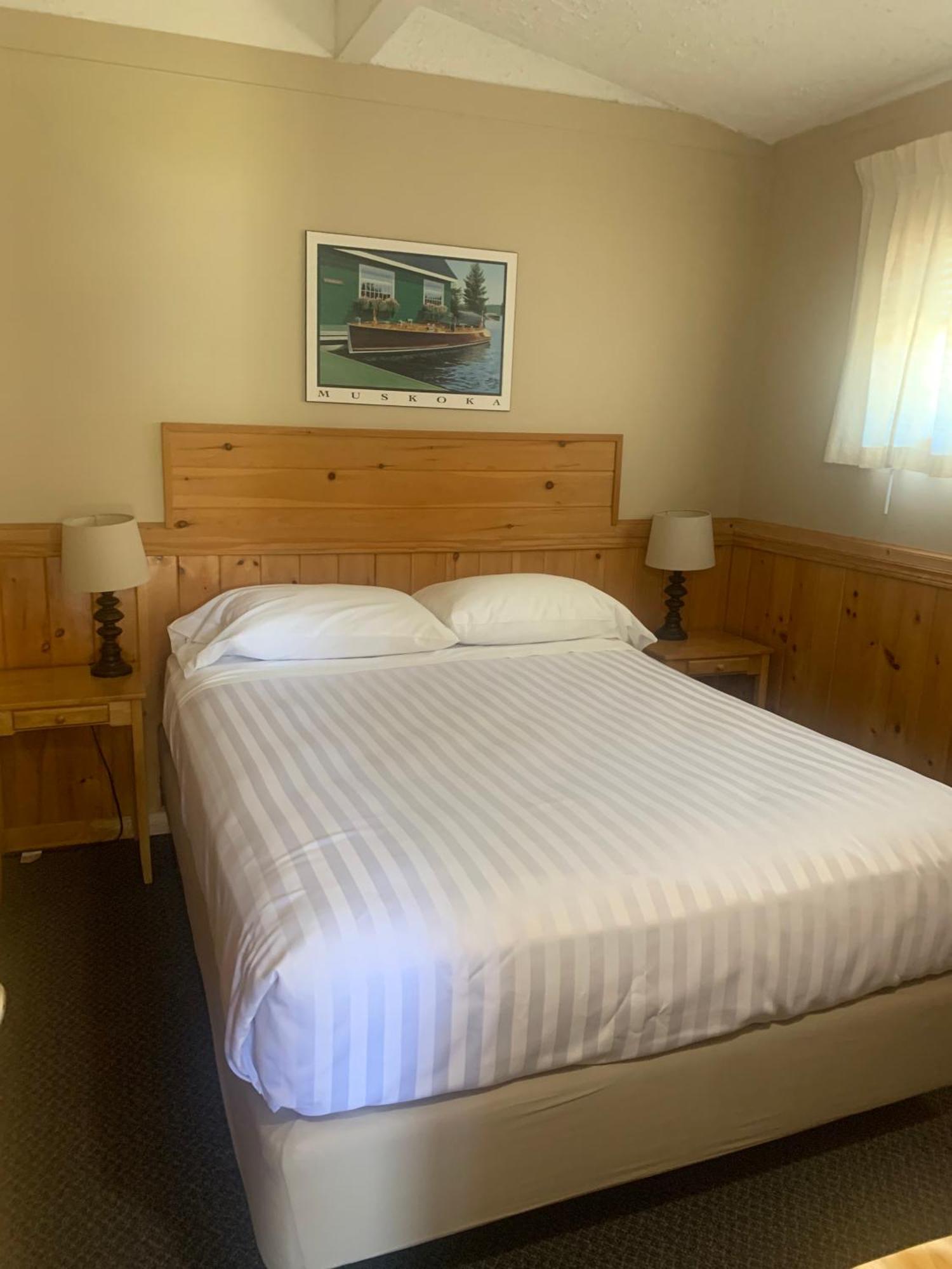 Colonial Bay Motel And Cottages Huntsville Eksteriør bilde