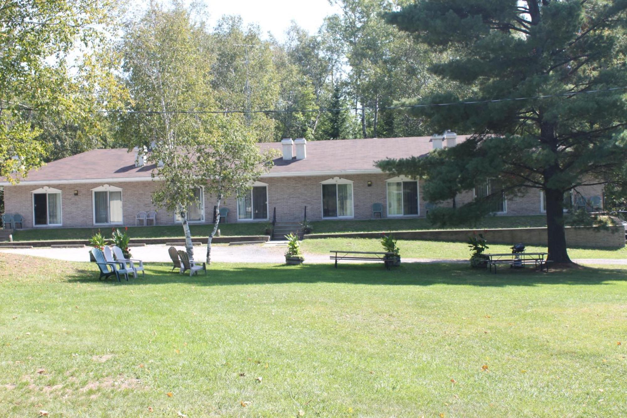 Colonial Bay Motel And Cottages Huntsville Eksteriør bilde