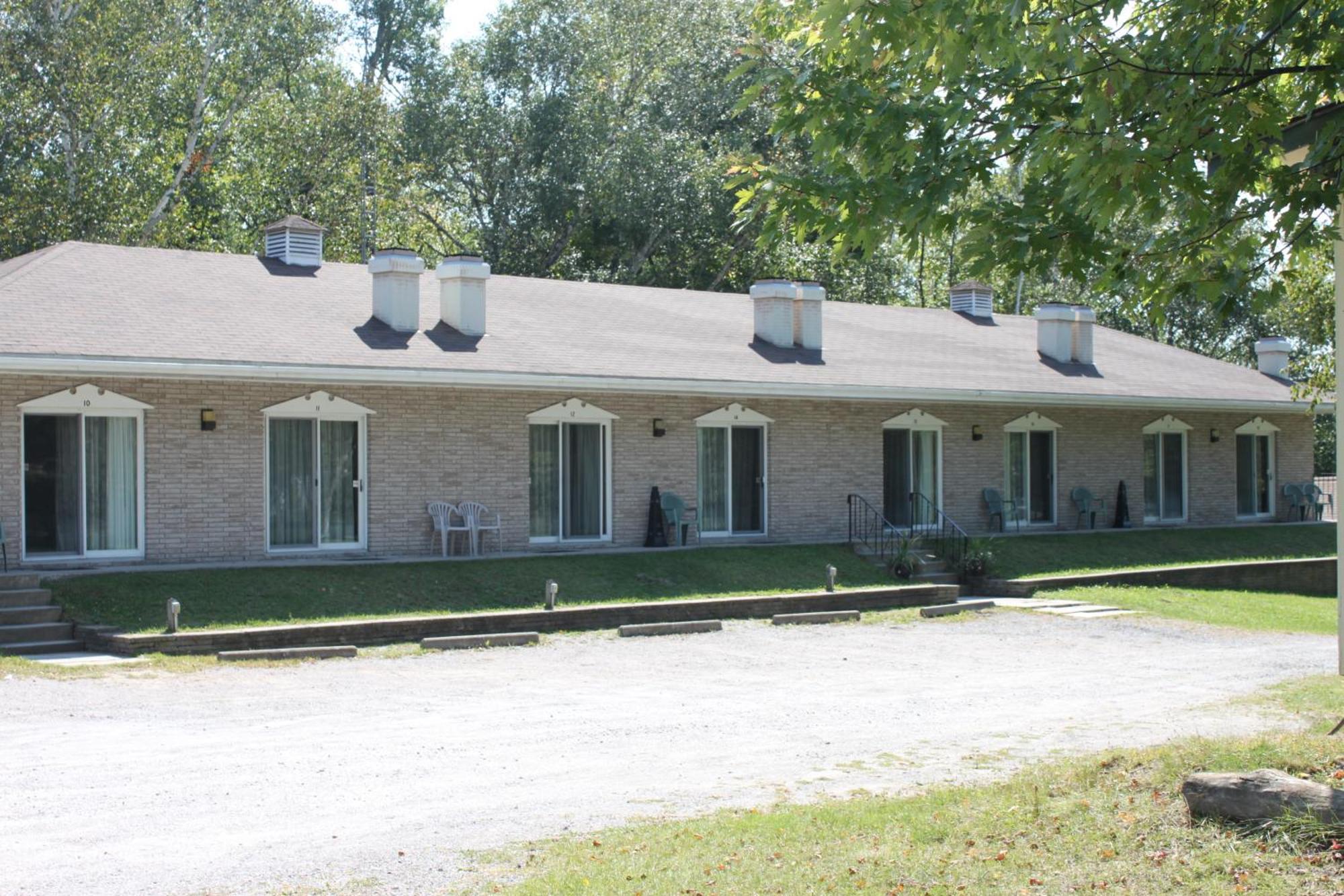 Colonial Bay Motel And Cottages Huntsville Eksteriør bilde