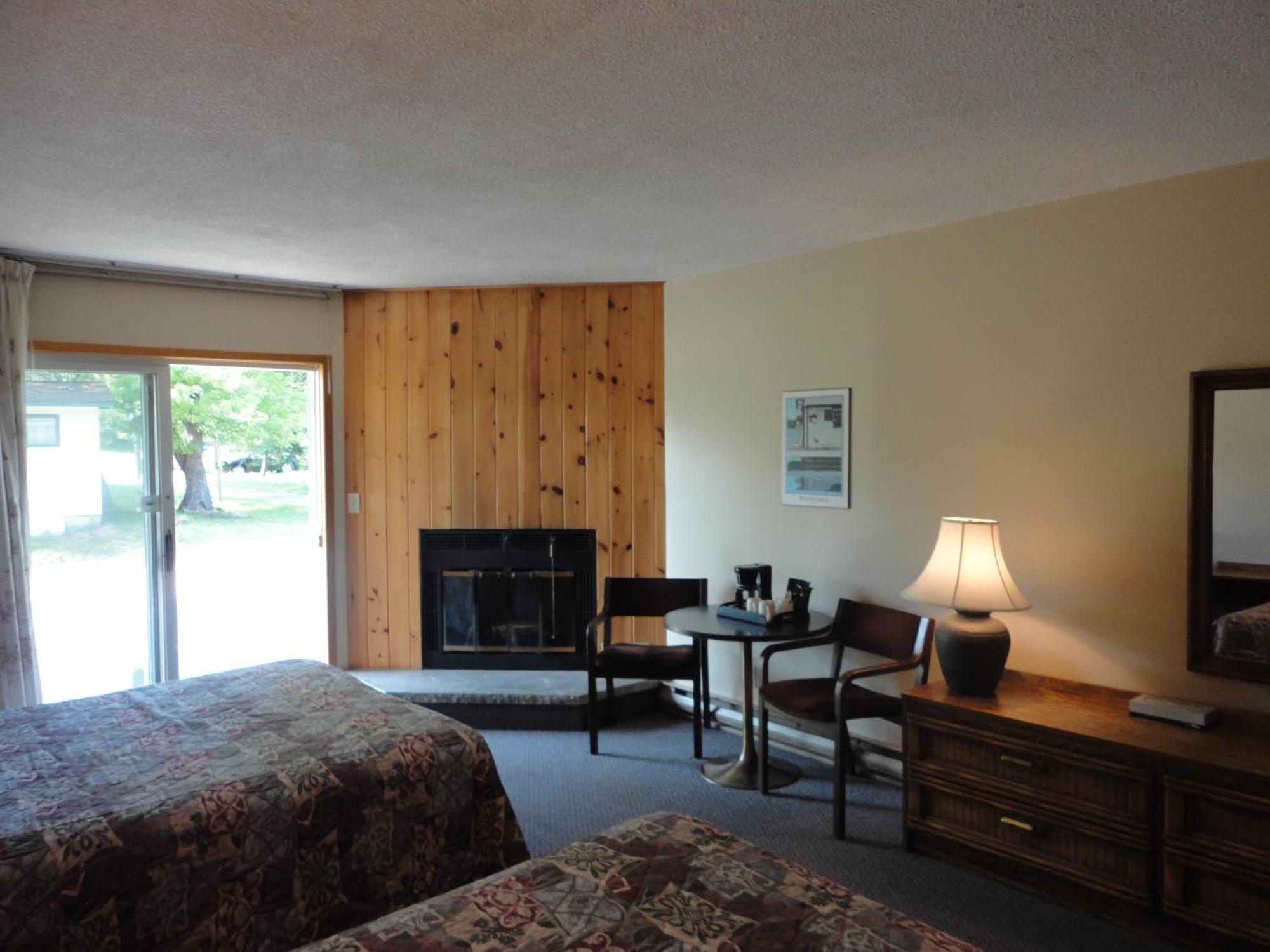 Colonial Bay Motel And Cottages Huntsville Eksteriør bilde